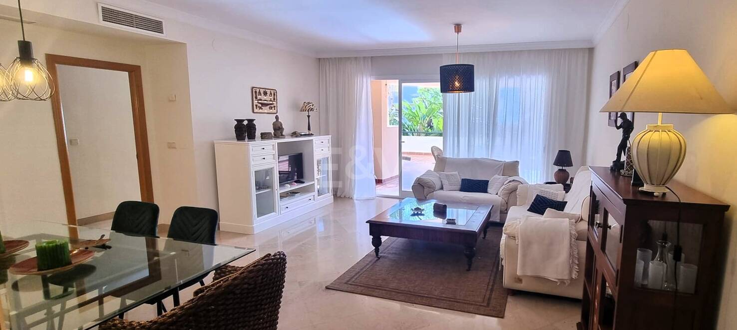 Geräumige Qualitätswohnung mit 3 Schlafzimmern an der Goldenen Meile, zu Fuß zum Strand und allen Dienstleistungen