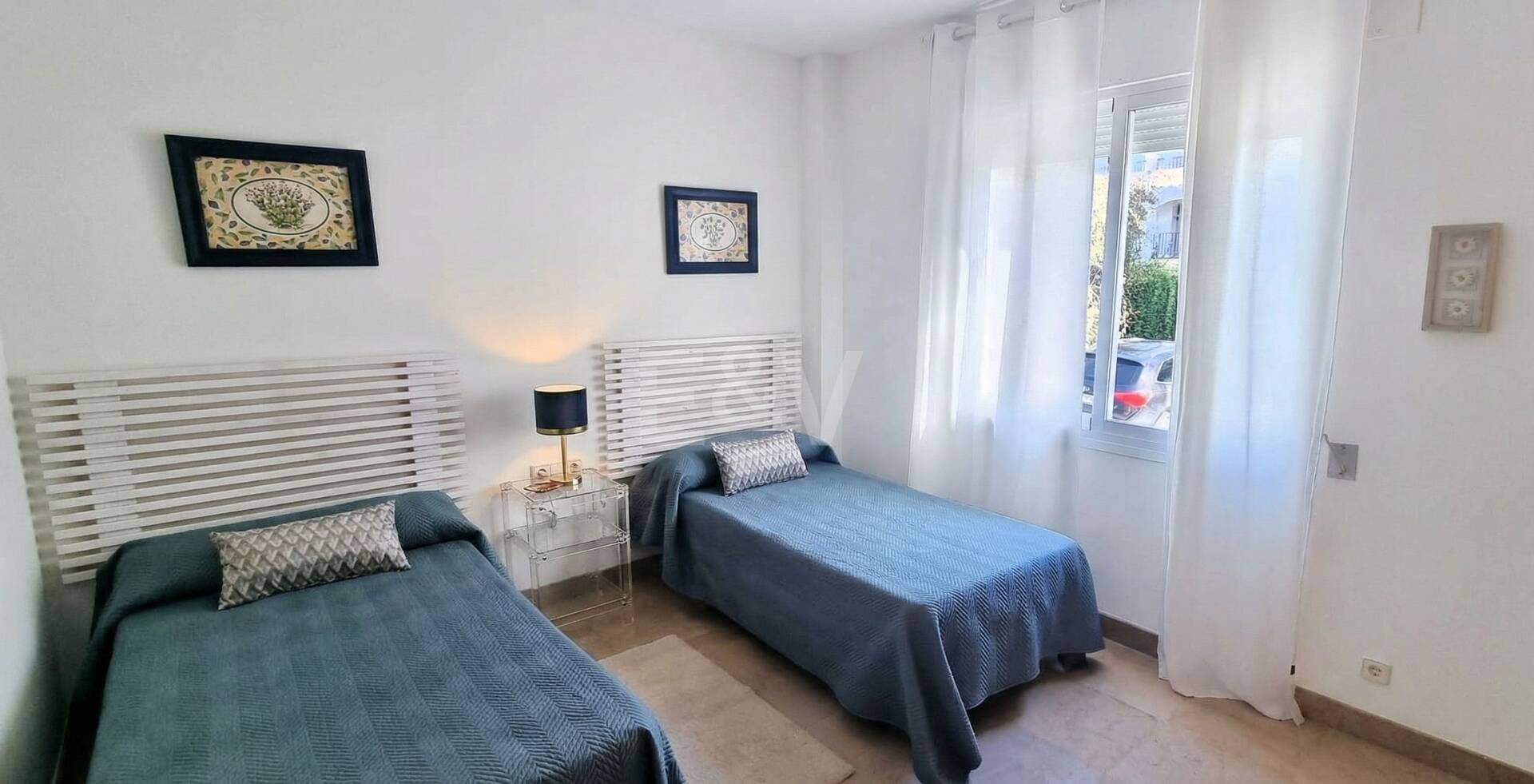 Spacious quality apartment with 3 bedrooms in the heart of the Golden Mile, walking distance to the beach and all services