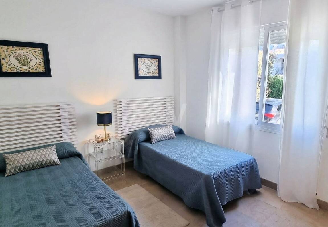 Spacious quality apartment with 3 bedrooms in the heart of the Golden Mile, walking distance to the beach and all services