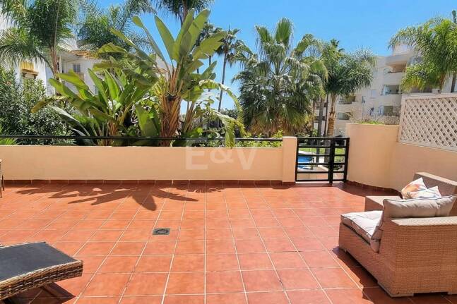 Spacious quality apartment with 3 bedrooms in the heart of the Golden Mile, walking distance to the beach and all services