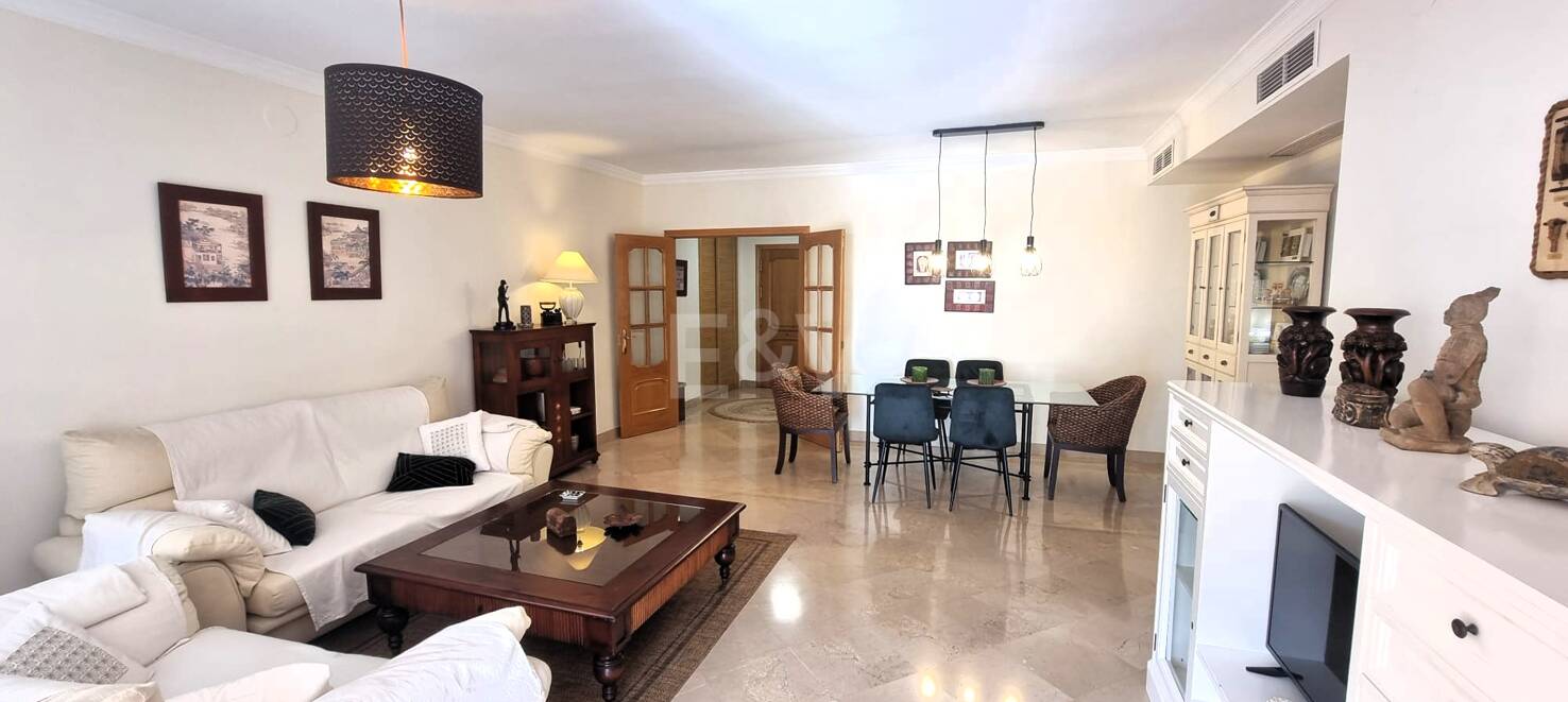 Geräumige Qualitätswohnung mit 3 Schlafzimmern an der Goldenen Meile, zu Fuß zum Strand und allen Dienstleistungen