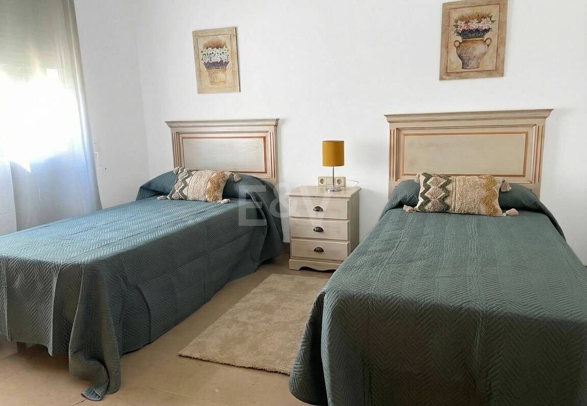 Spacious quality apartment with 3 bedrooms in the heart of the Golden Mile, walking distance to the beach and all services