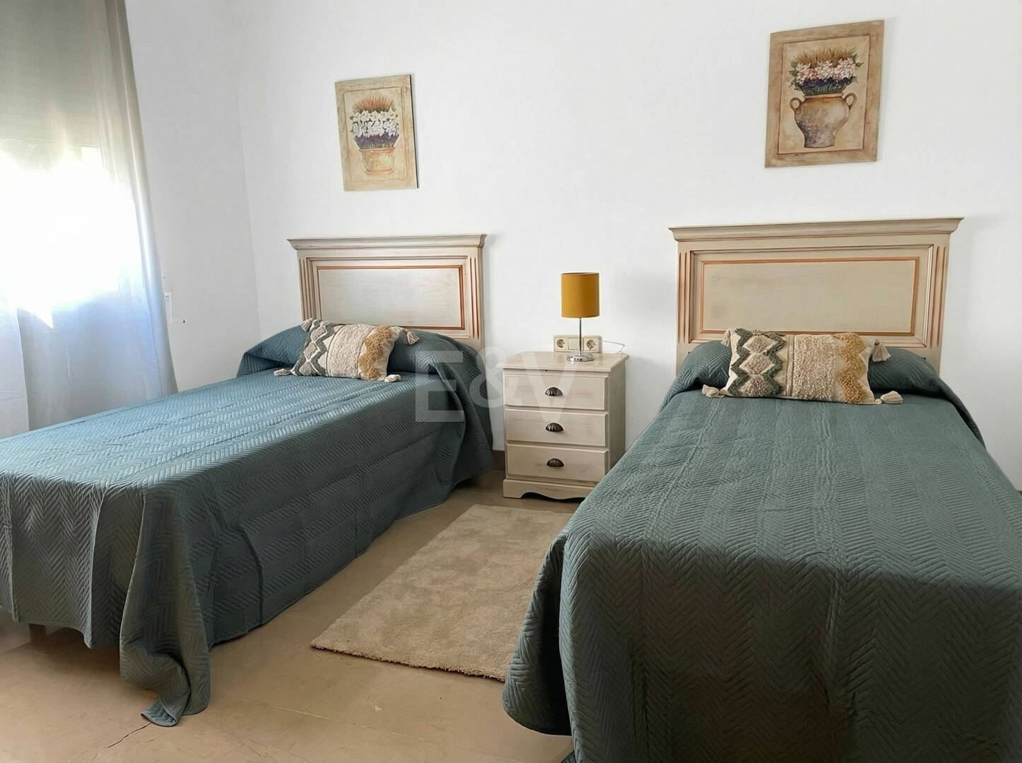 Spacious quality apartment with 3 bedrooms in the heart of the Golden Mile, walking distance to the beach and all services