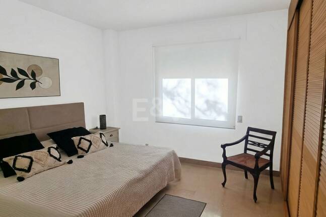 Spacious quality apartment with 3 bedrooms in the heart of the Golden Mile, walking distance to the beach and all services