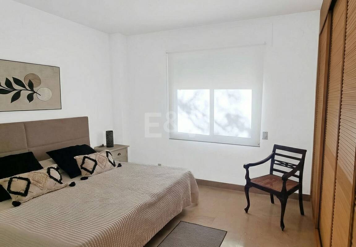 Spacious quality apartment with 3 bedrooms in the heart of the Golden Mile, walking distance to the beach and all services