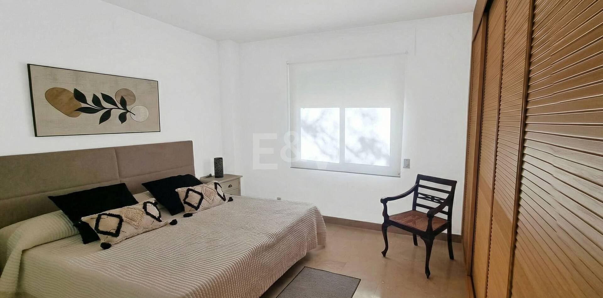 Spacious quality apartment with 3 bedrooms in the heart of the Golden Mile, walking distance to the beach and all services