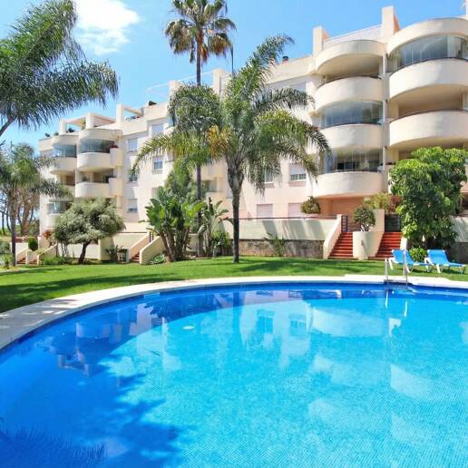 Spacious quality apartment with 3 bedrooms in the heart of the Golden Mile, walking distance to the beach and all services