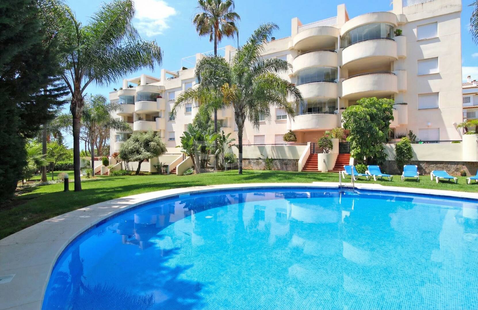 Spacious quality apartment with 3 bedrooms in the heart of the Golden Mile, walking distance to the beach and all services