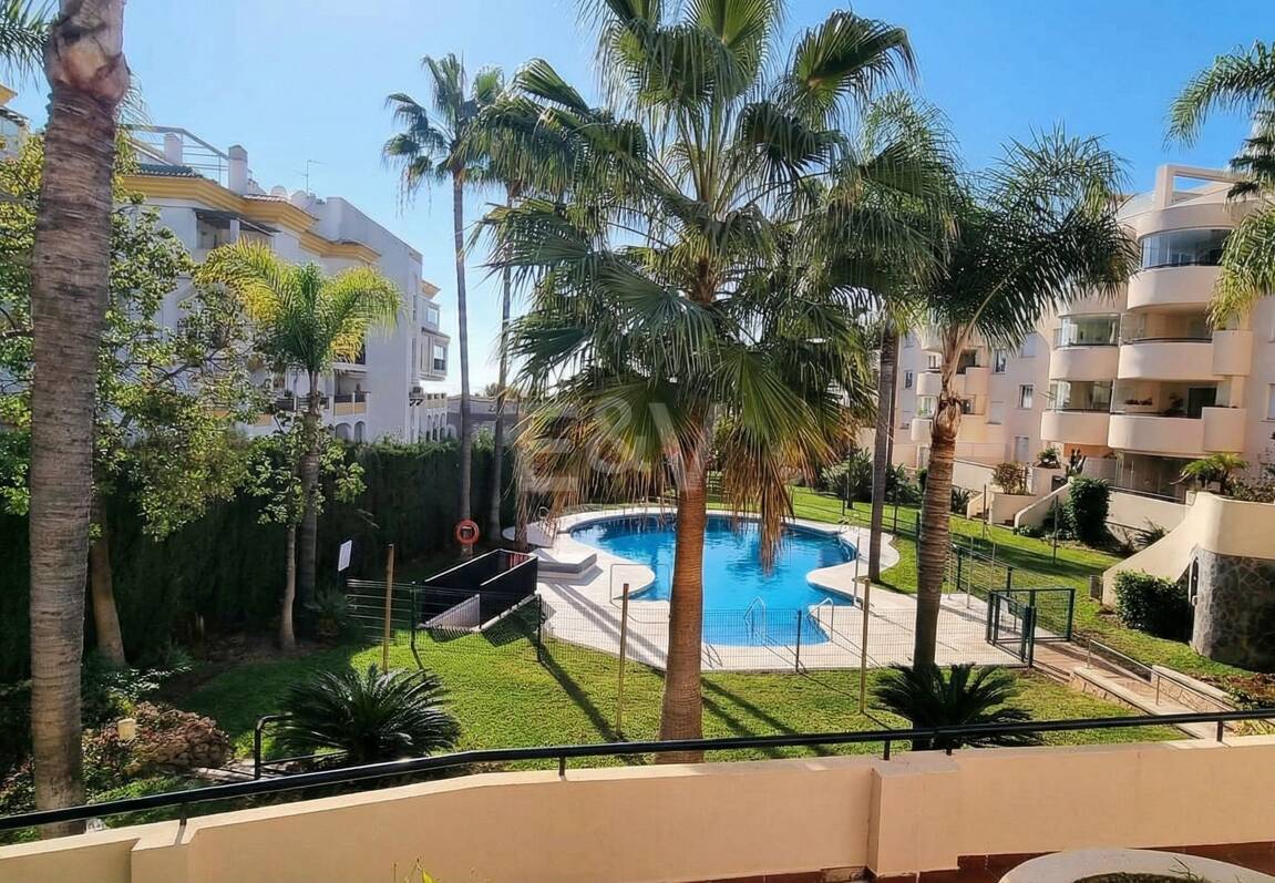 Spacious quality apartment with 3 bedrooms in the heart of the Golden Mile, walking distance to the beach and all services