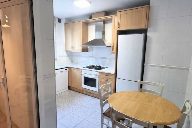 Spacious quality apartment with 3 bedrooms in the heart of the Golden Mile, walking distance to the beach and all services