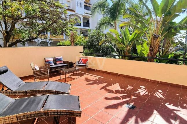 Spacious quality apartment with 3 bedrooms in the heart of the Golden Mile, walking distance to the beach and all services