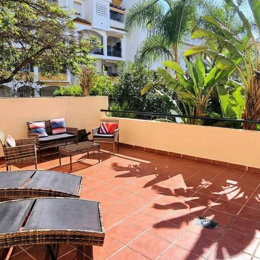 Spacious quality apartment with 3 bedrooms in the heart of the Golden Mile, walking distance to the beach and all services