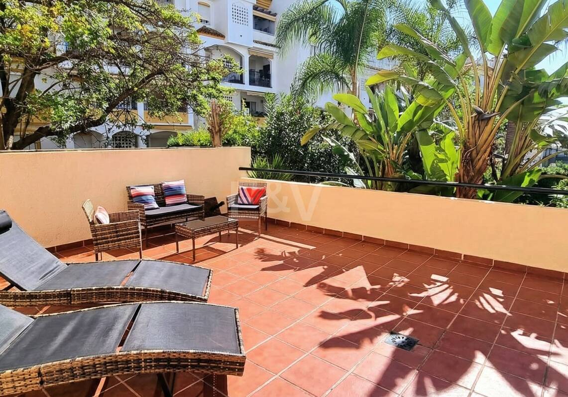 Amplio apartamento de calidad con 3 dormitorios en el corazón de la Milla de Oro, a poca distancia a pie de la playa y de todos los servicios