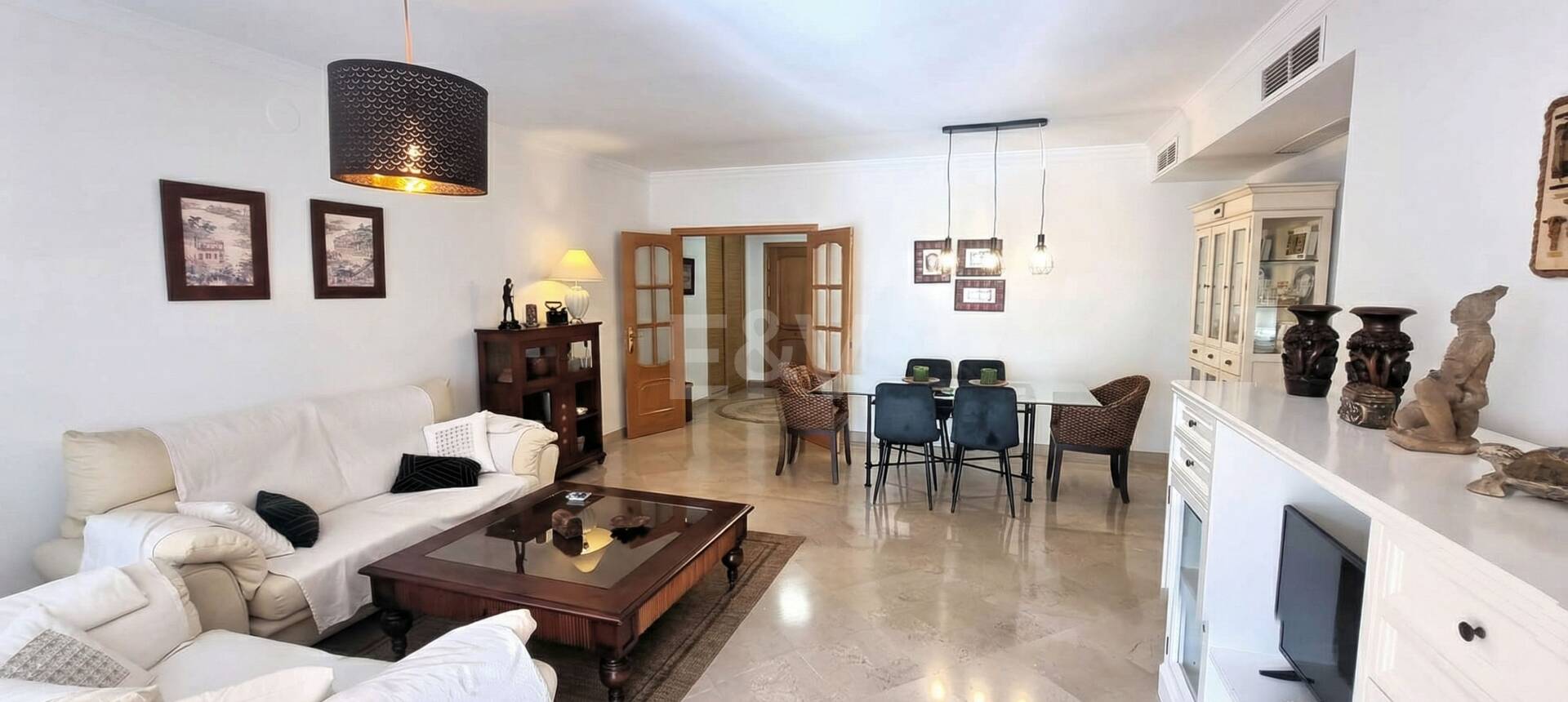 Spacious quality apartment with 3 bedrooms in the heart of the Golden Mile, walking distance to the beach and all services