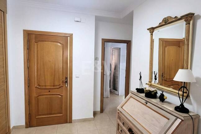 Spacious quality apartment with 3 bedrooms in the heart of the Golden Mile, walking distance to the beach and all services