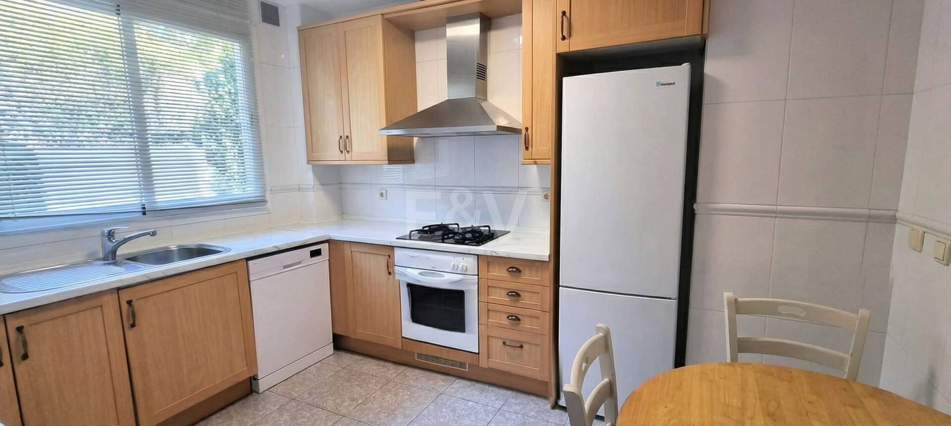 Spacious quality apartment with 3 bedrooms in the heart of the Golden Mile, walking distance to the beach and all services