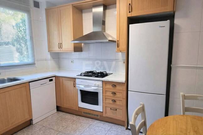 Spacious quality apartment with 3 bedrooms in the heart of the Golden Mile, walking distance to the beach and all services