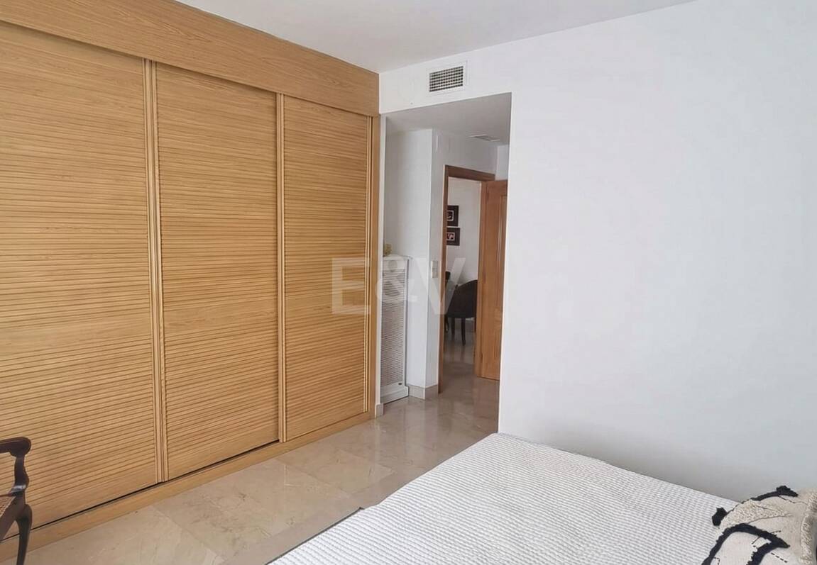 Spacious quality apartment with 3 bedrooms in the heart of the Golden Mile, walking distance to the beach and all services