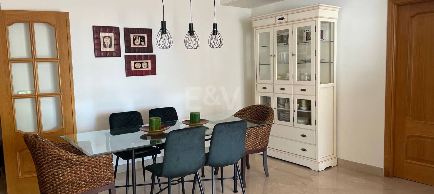 Geräumige Qualitätswohnung mit 3 Schlafzimmern an der Goldenen Meile, zu Fuß zum Strand und allen Dienstleistungen