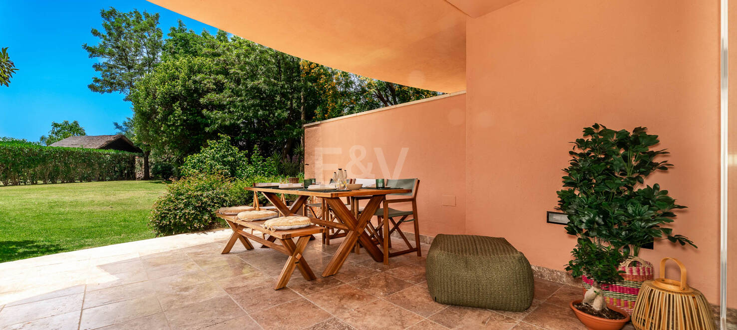 Chic Garden Apartment with Privacy next to Los Naranjos Golf