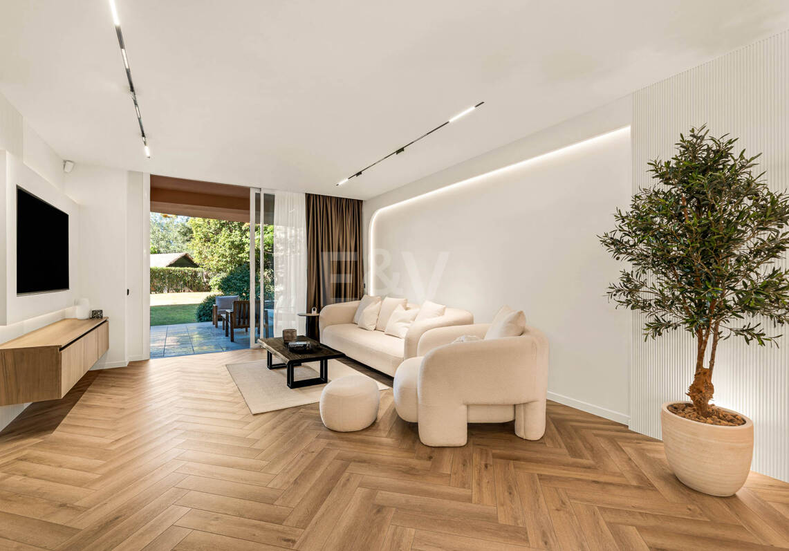 Chic Garden Apartment with Privacy in Las Brisas next to Los Naranjos Golf