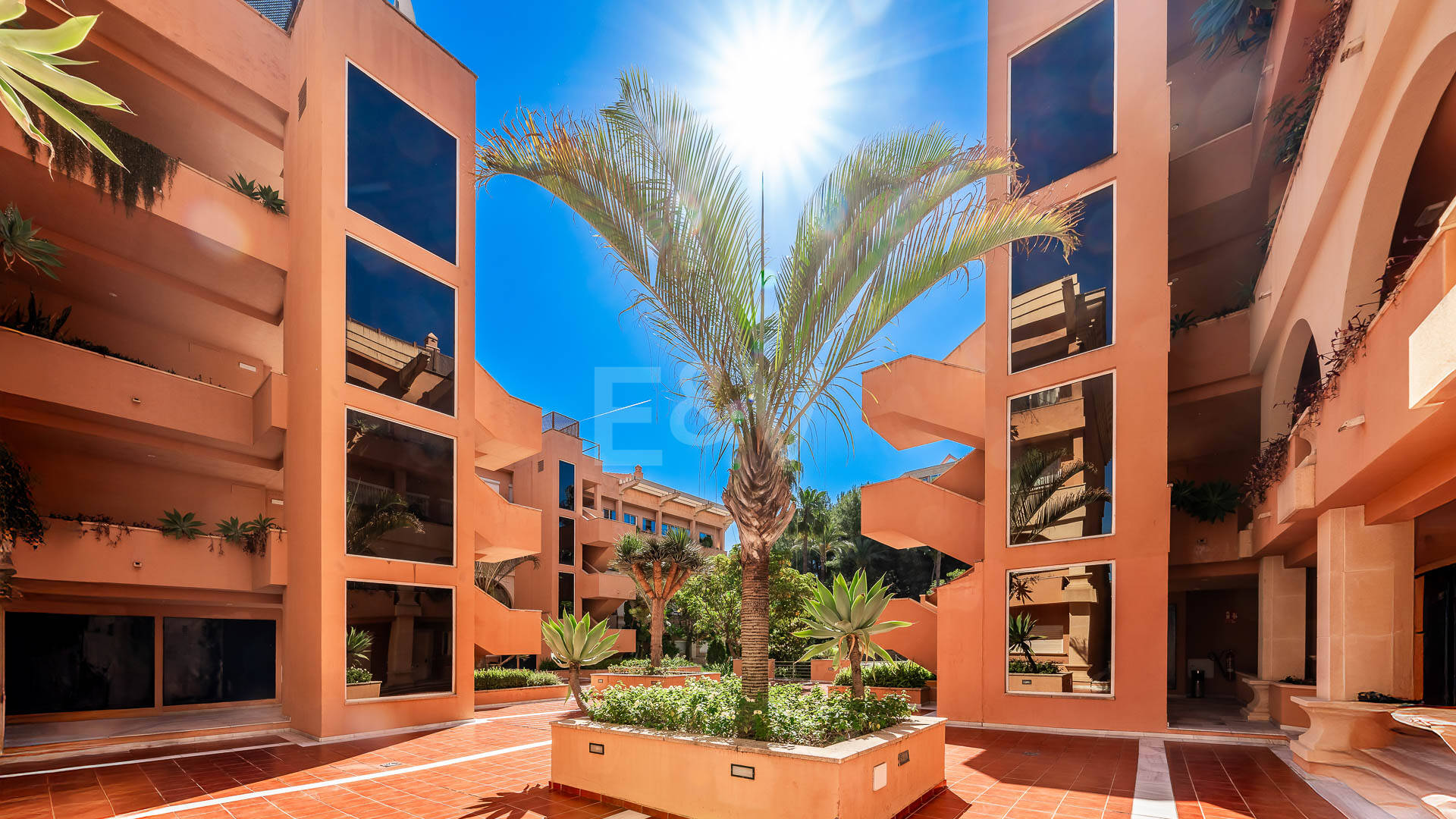 Hermoso apartamento con jardin privado junto a Los Naranjos Golf
