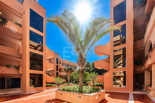 Hermoso apartamento con jardin privado junto a Los Naranjos Golf