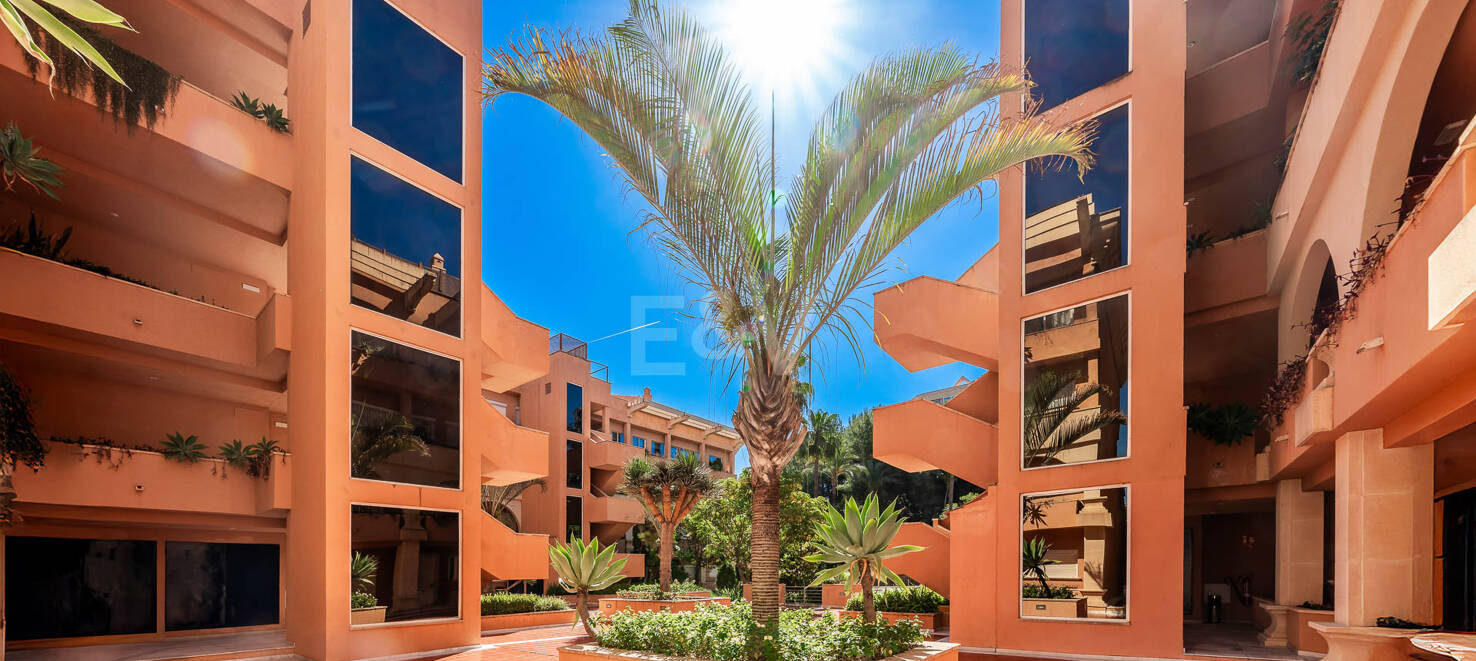 Chic Garden Apartment with Privacy next to Los Naranjos Golf
