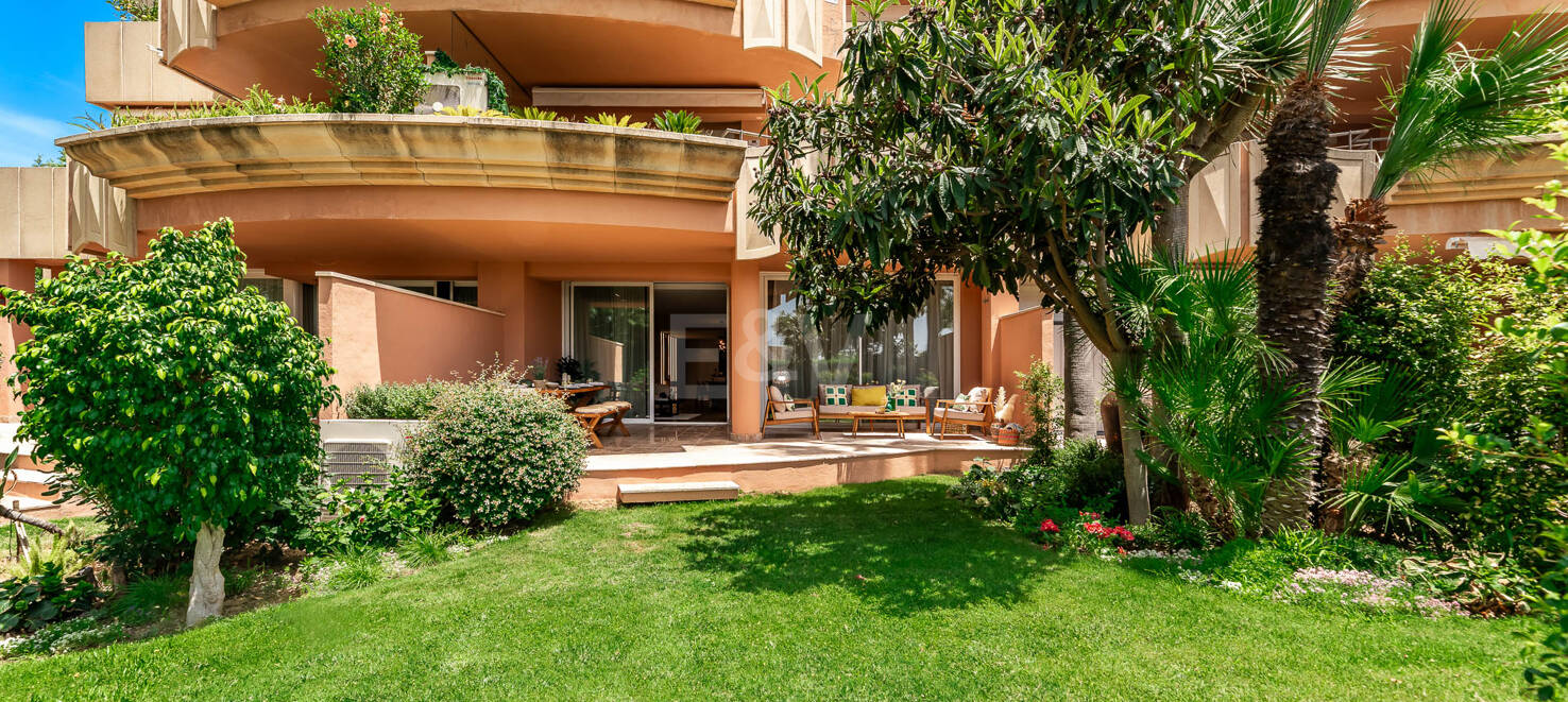 Chic Garden Apartment with Privacy next to Los Naranjos Golf