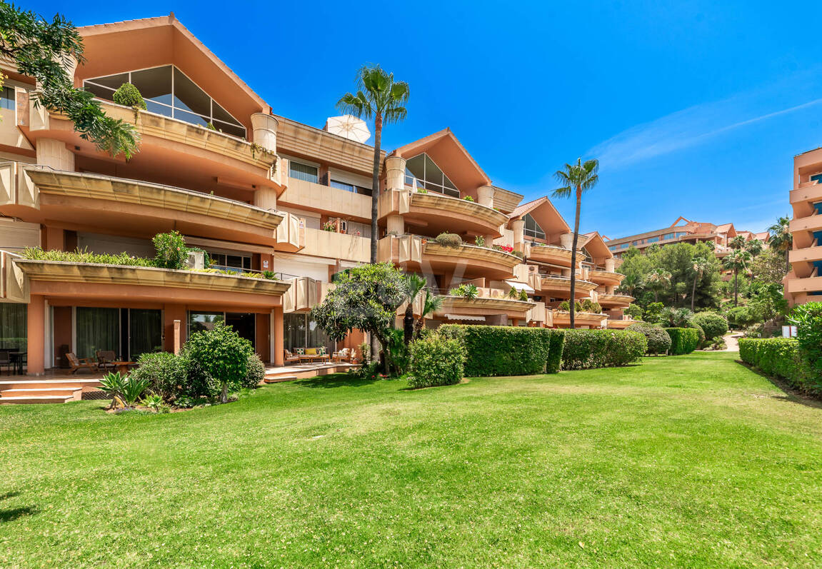 Hermoso apartamento con jardin privado junto a Los Naranjos Golf