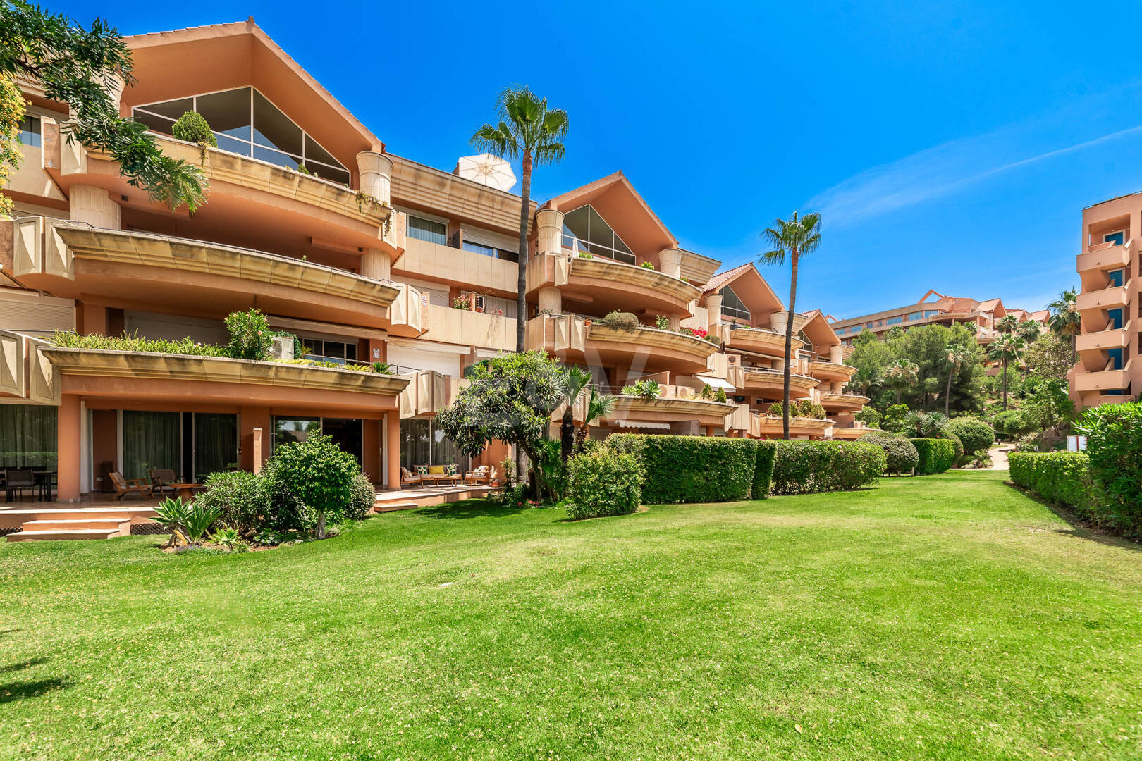 Hermoso apartamento con jardin privado junto a Los Naranjos Golf
