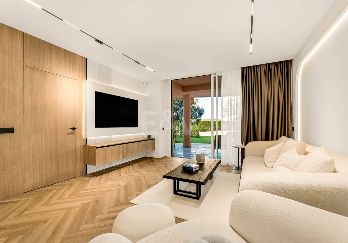 Chic Garden Apartment with Privacy in Las Brisas next to Los Naranjos Golf