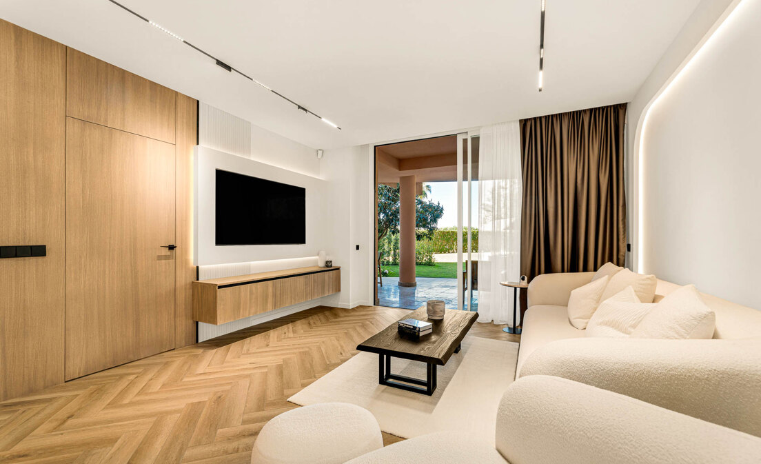 Chic Garden Apartment with Privacy next to Los Naranjos Golf