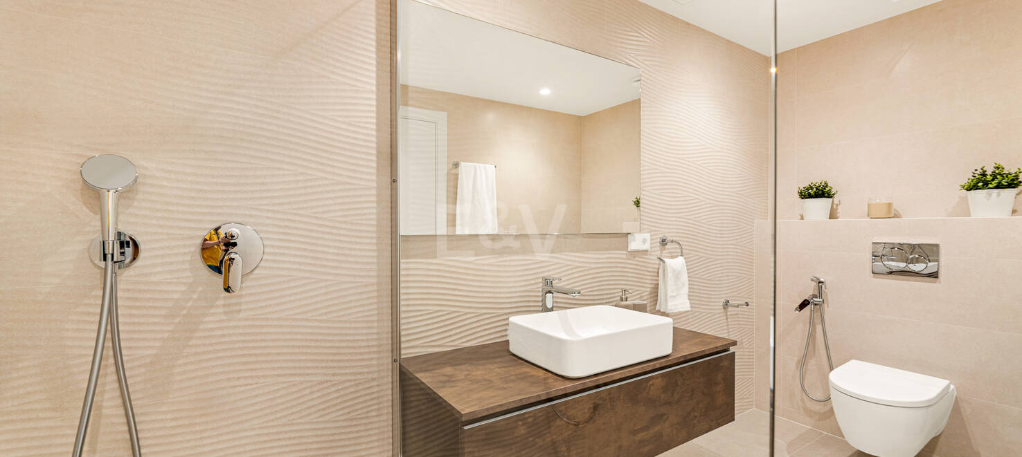 Chic Garden Apartment with Privacy next to Los Naranjos Golf