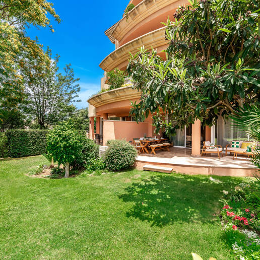 Chic Garden Apartment with Privacy next to Los Naranjos Golf