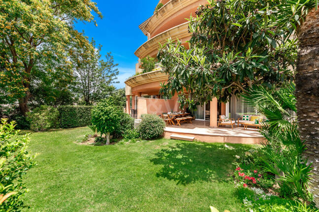 Hermoso apartamento con jardin privado junto a Los Naranjos Golf