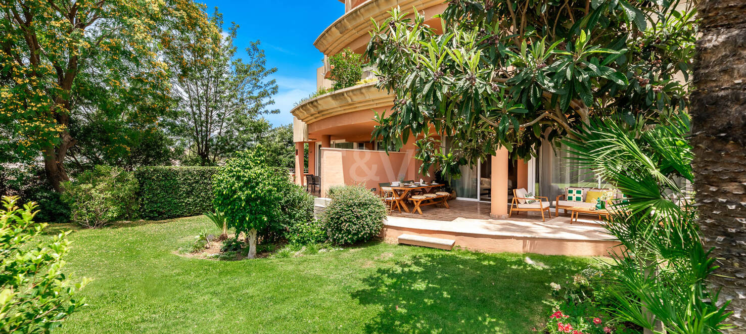 Chic Garden Apartment with Privacy next to Los Naranjos Golf