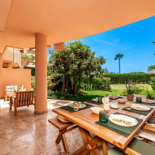 Chic Garden Apartment with Privacy next to Los Naranjos Golf