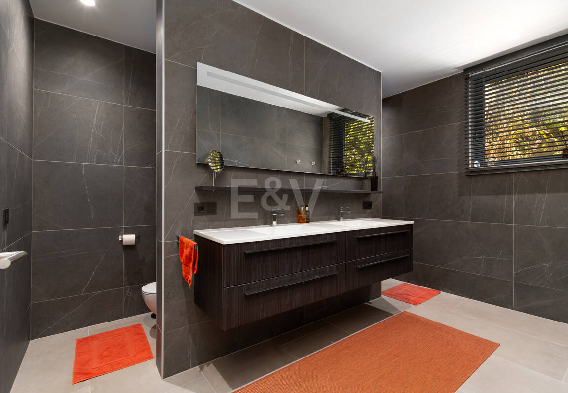 Impressive Villa on the Golf Frontline with Panoramic Views