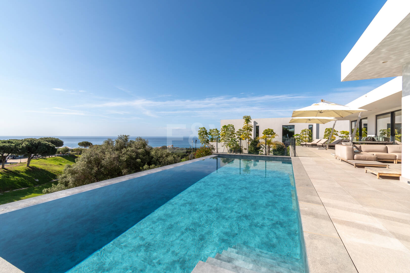 Impressive Villa on the Golf Frontline with Panoramic Views