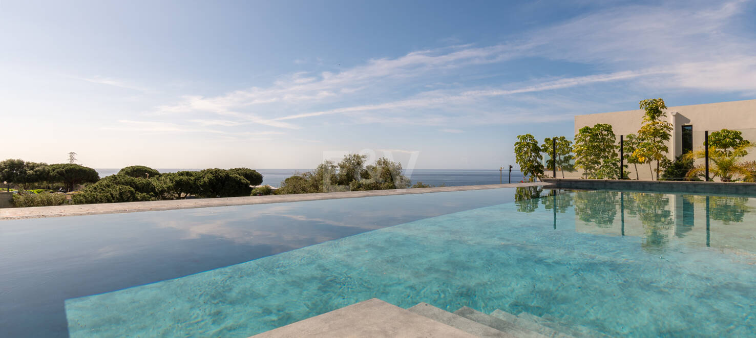 Luxury Villa in Frontline Golf