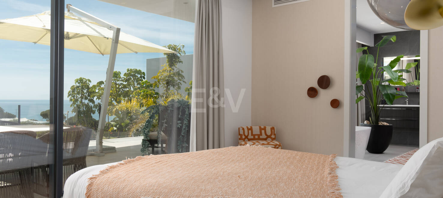 Luxury Villa in Frontline Golf