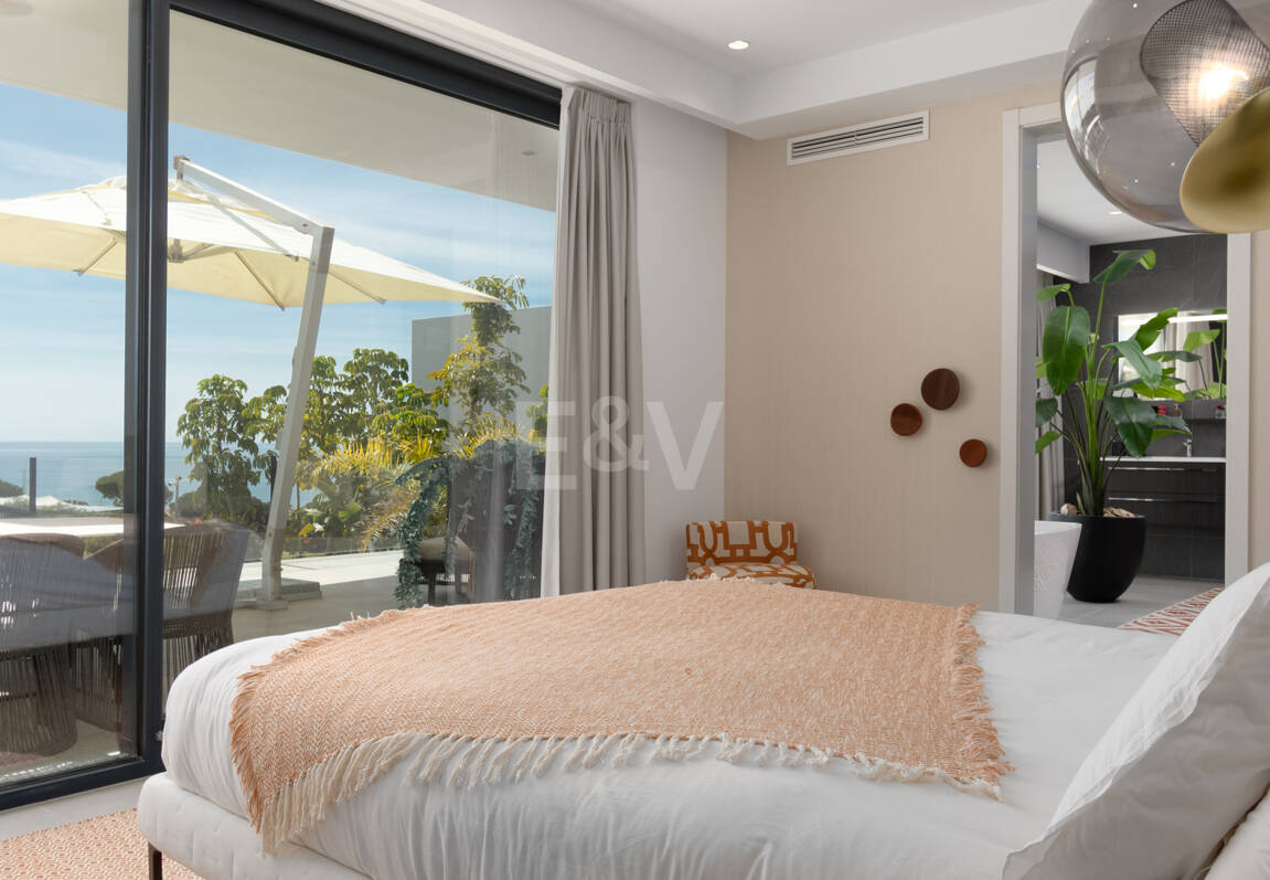 Impressive Villa on the Golf Frontline with Panoramic Views