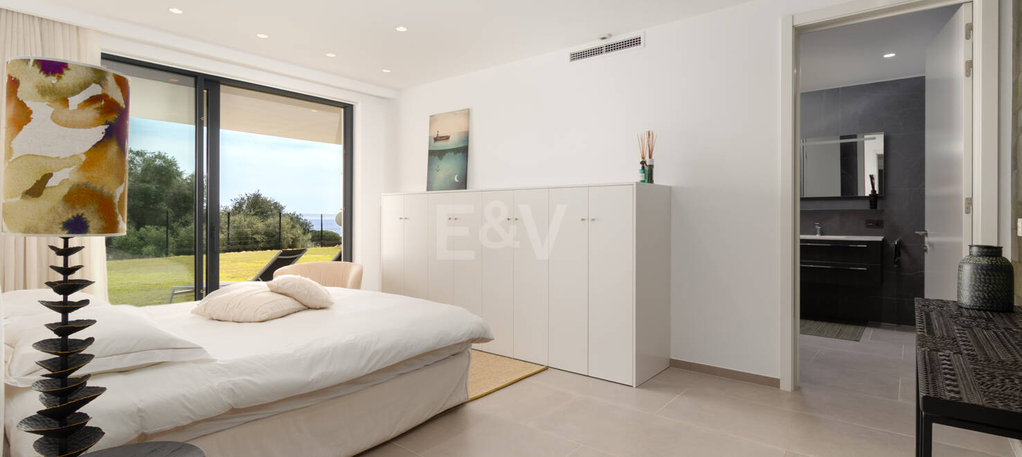 Luxury Villa in Frontline Golf