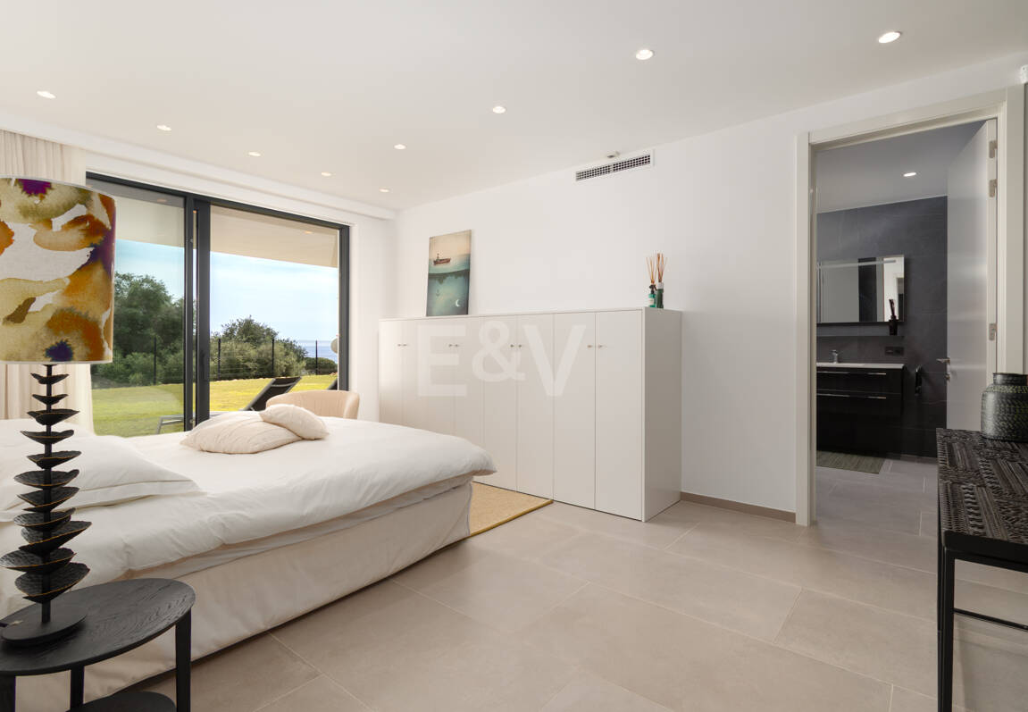 Impressive Villa on the Golf Frontline with Panoramic Views