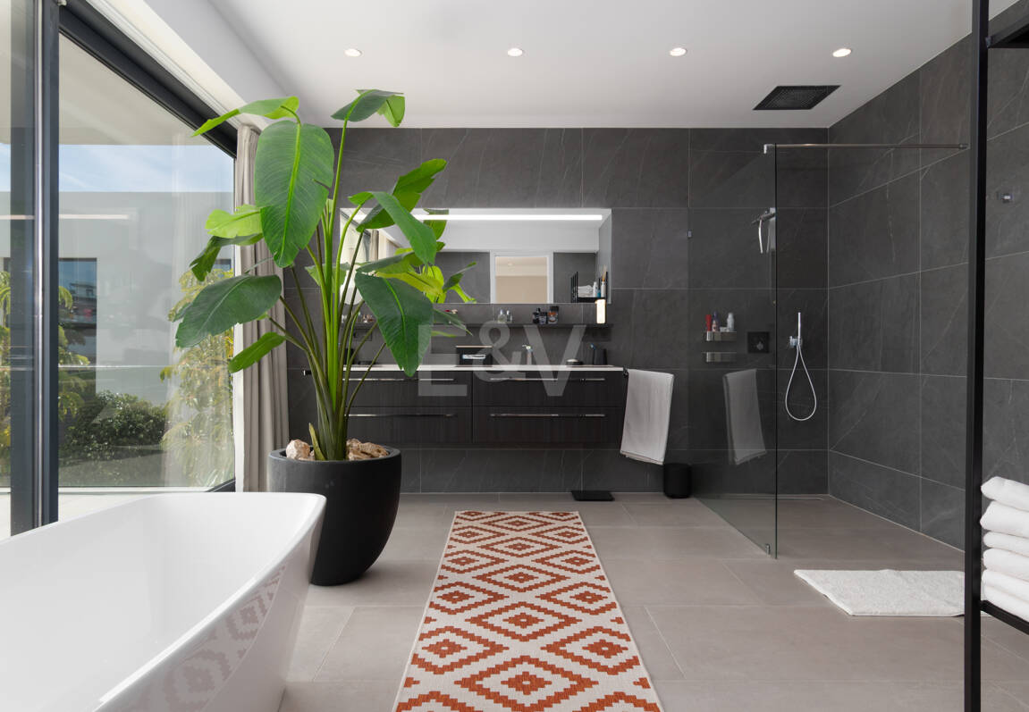 Impressive Villa on the Golf Frontline with Panoramic Views