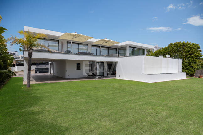 Impressive Villa on the Golf Frontline with Panoramic Views