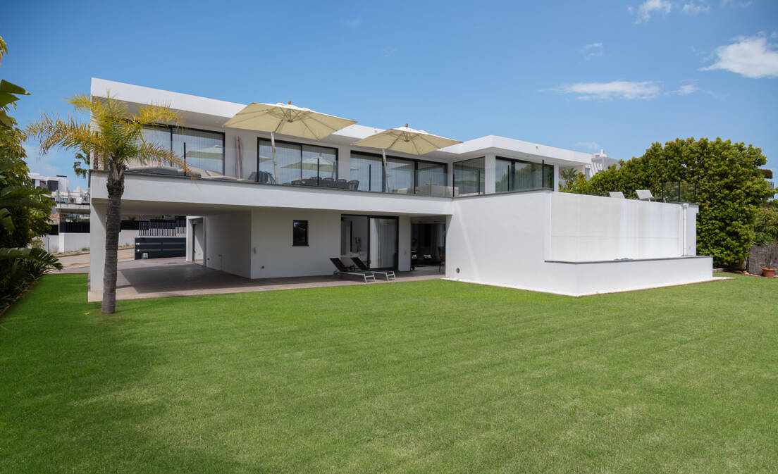 Luxury Villa in Frontline Golf