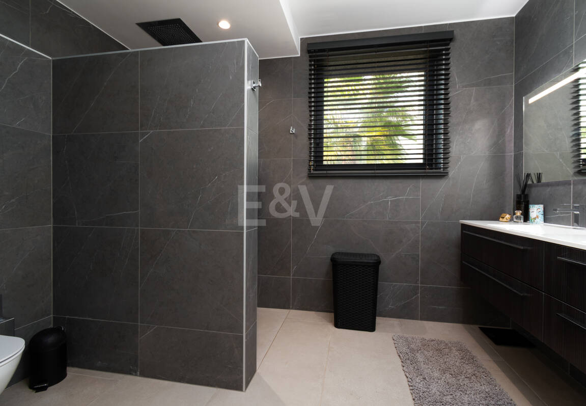 Impressive Villa on the Golf Frontline with Panoramic Views