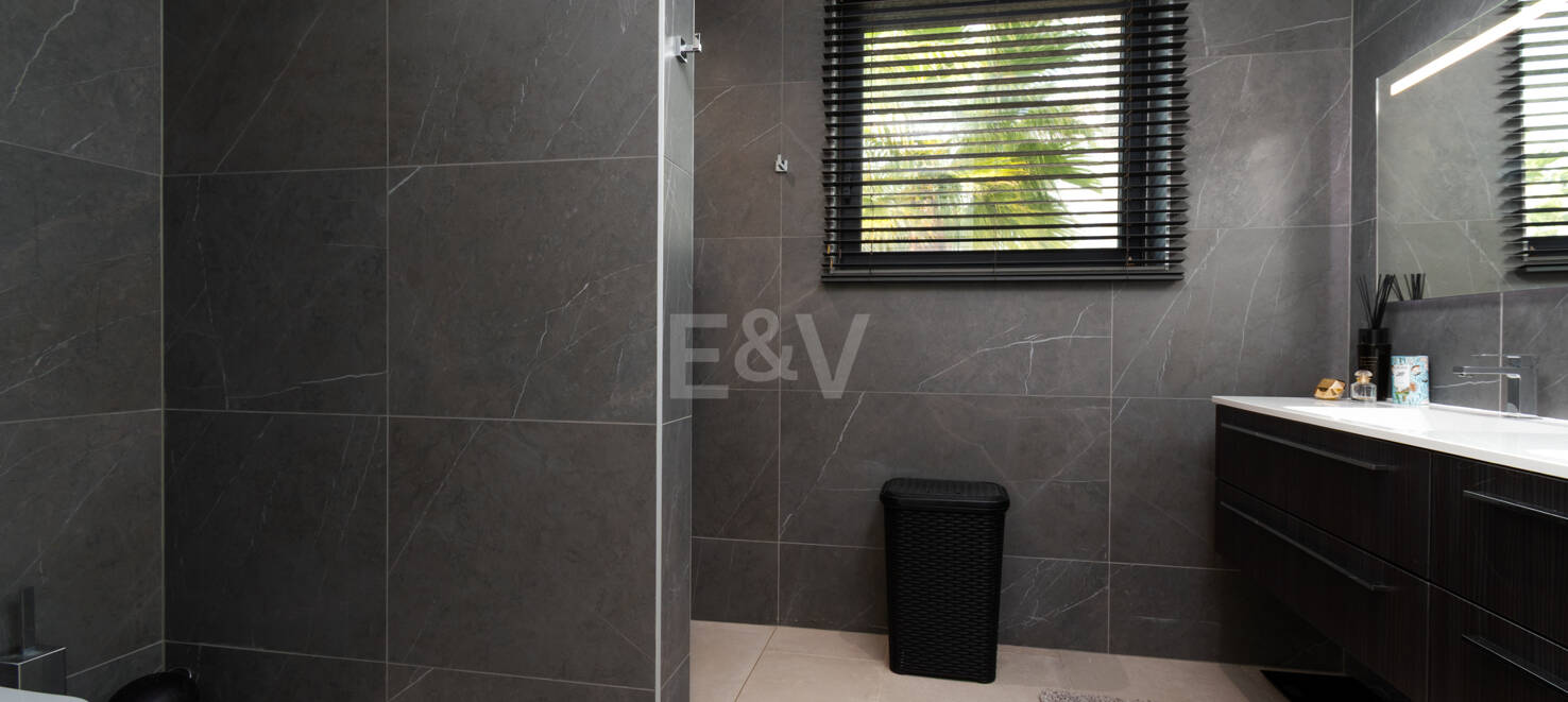 Luxury Villa in Frontline Golf